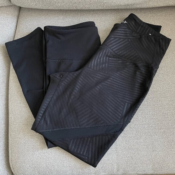 Bundle of 2 Old Navy Active Go-Dry Leggings - Picture 2 of 11